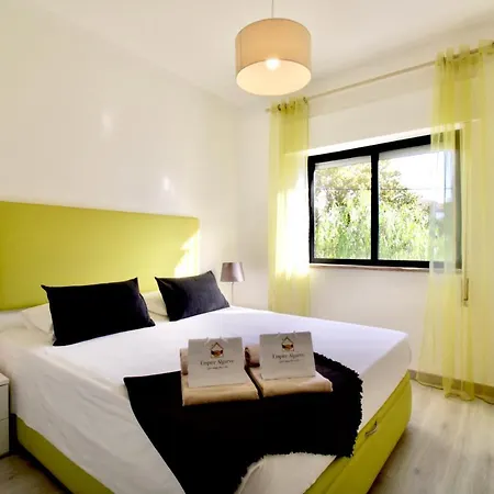 Berry - With Pool And Rooftop Apartmán