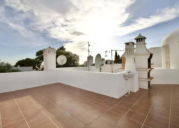Berry - With Pool And Rooftop Porches (Algarve)