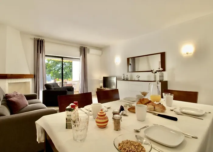 Berry - With Pool And Rooftop Porches (Algarve)